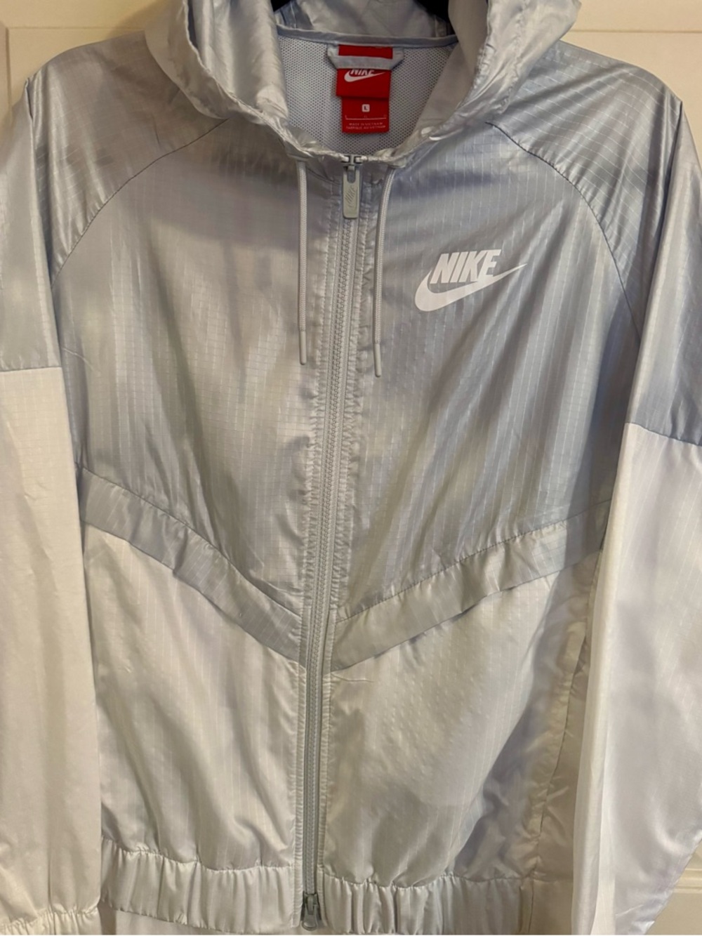 Nike Sportswear Windrunner Woman’s Jacket in White & Silver. Size - Large - Picture 4 of 12